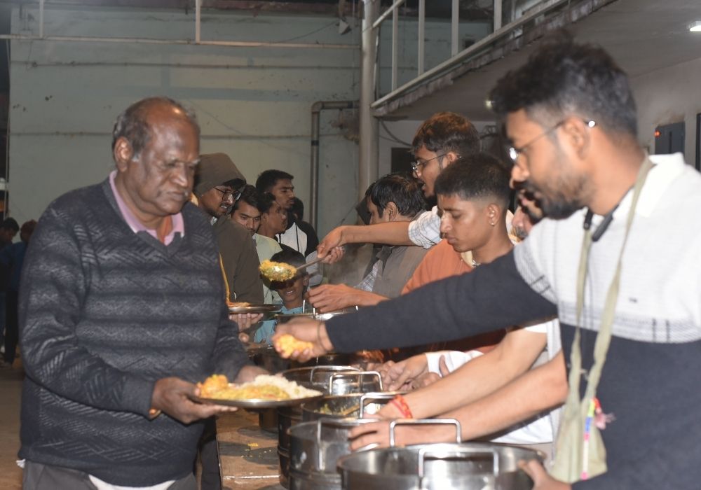 Hare Krishna Movement Bhilai - Anna Daan Seva (1)