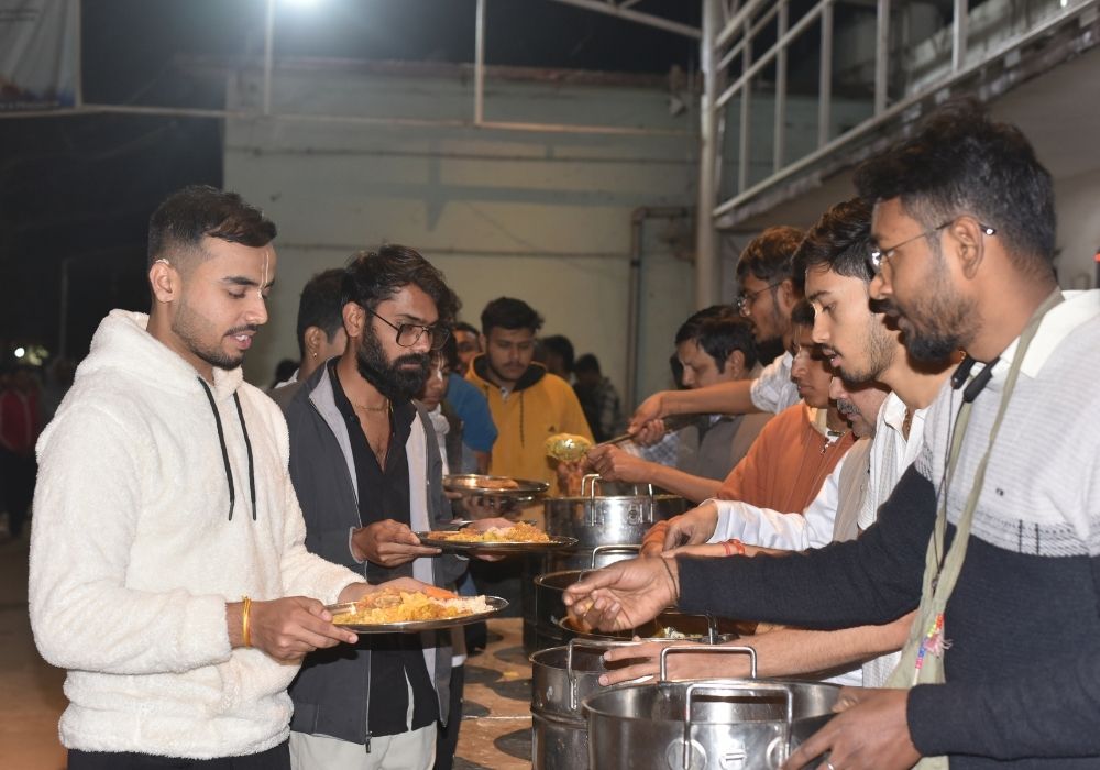 Hare Krishna Movement Bhilai - Anna Daan Seva (7)